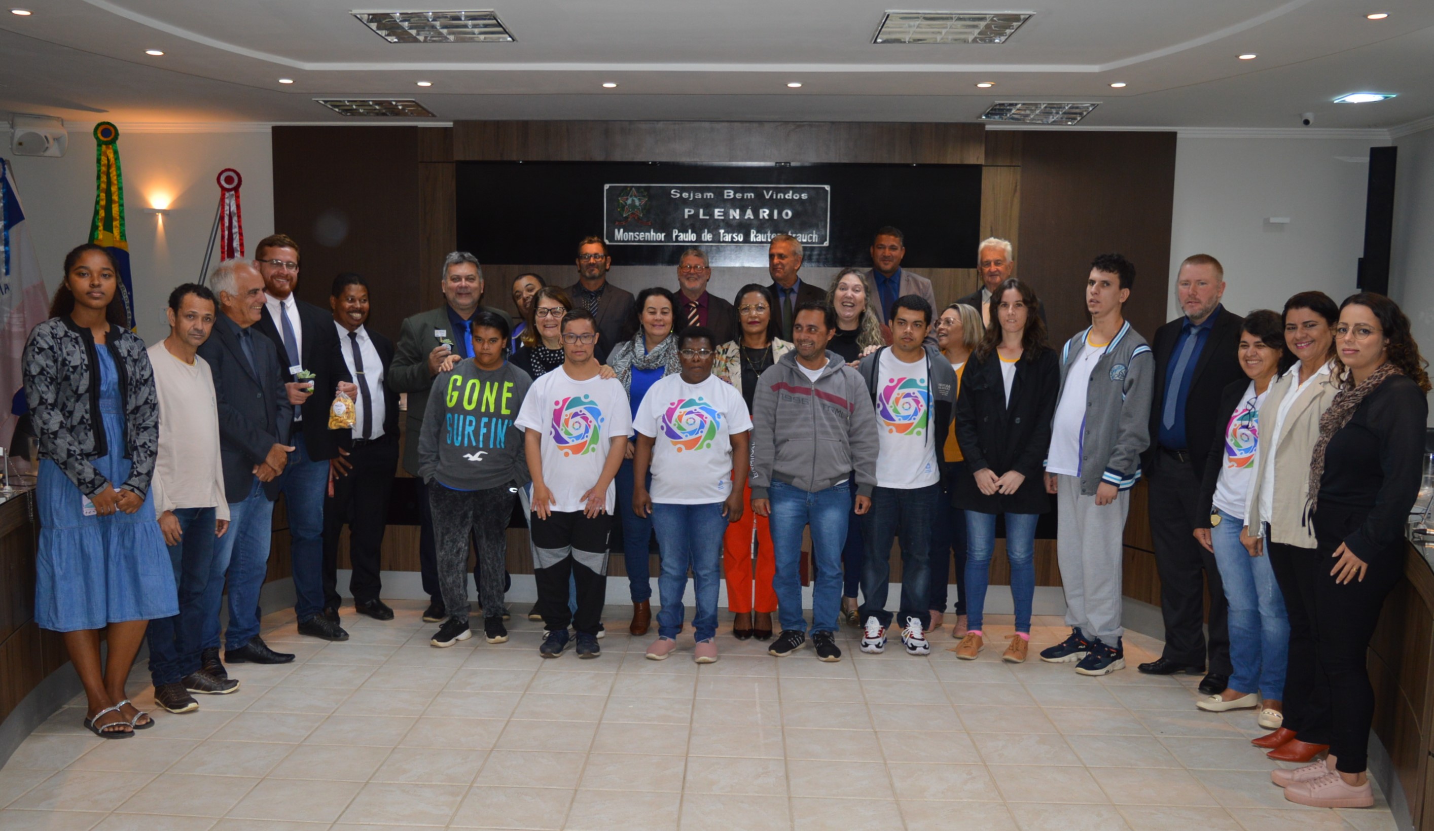 Alunos da APAE Homenageiam Vereadores da CMAC